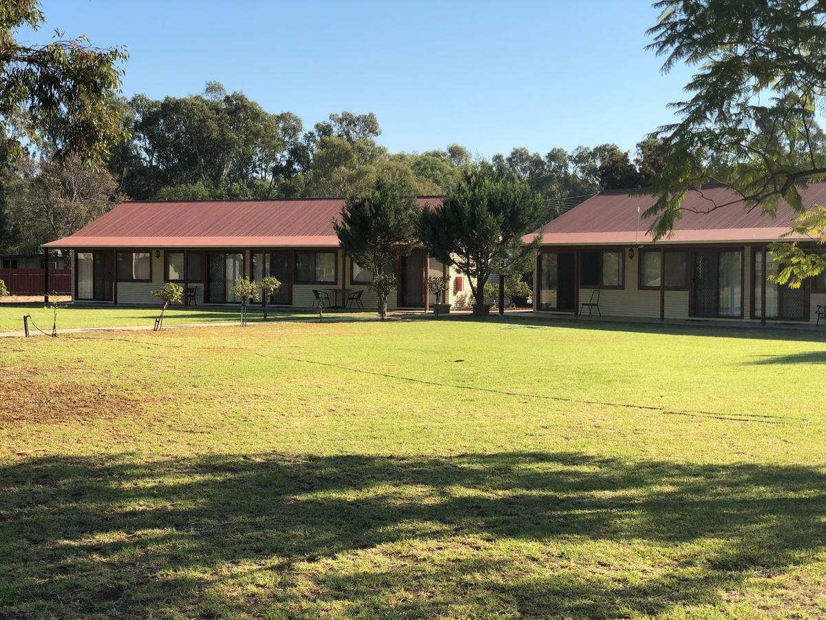 Outback Quarters Motel Hay And Restaurant Exterior foto