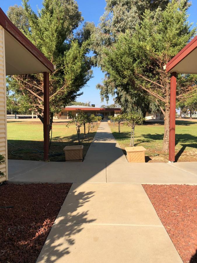 Outback Quarters Motel Hay And Restaurant Exterior foto